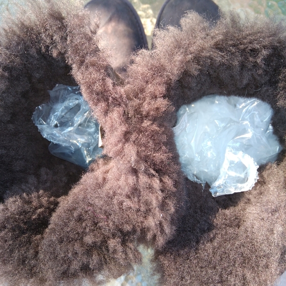 UGG above ankle boots. - Picture 11 of 11